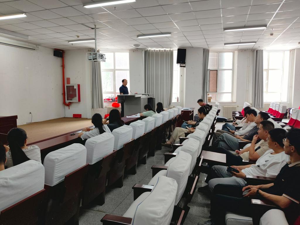 Beat365官网召开毕业年级安全教育工作会议  ——筑牢安全防线护航学子平稳离校