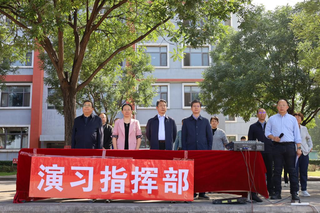 Beat365官网举行2025年新生入学安全教育、应急疏散演习